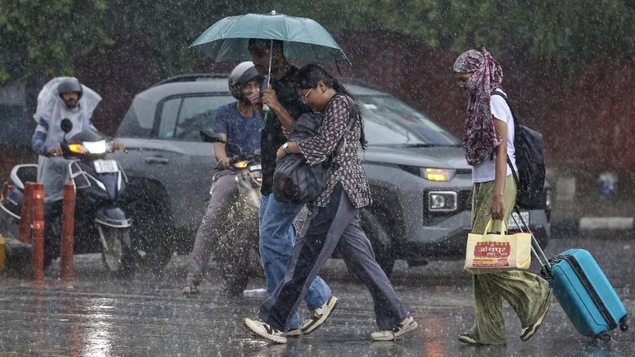 Kal Ka Mausam: 14 सितंबर को कई राज्यों में भारी बारिश का खतरा, 70-80KMPH की स्पीड से चलेगी हवा; IMD से जानें कल का मौसम