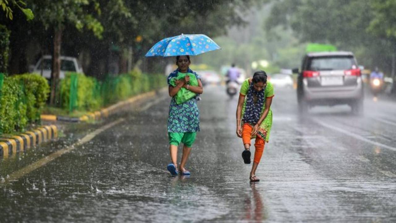 Kal Ka Mausam 15 Sep: बारिश का दौर अभी भी रहेगा जारी, इन 22 राज्यों के लिए अलर्ट जारी; IMD से जानें कल का मौसम