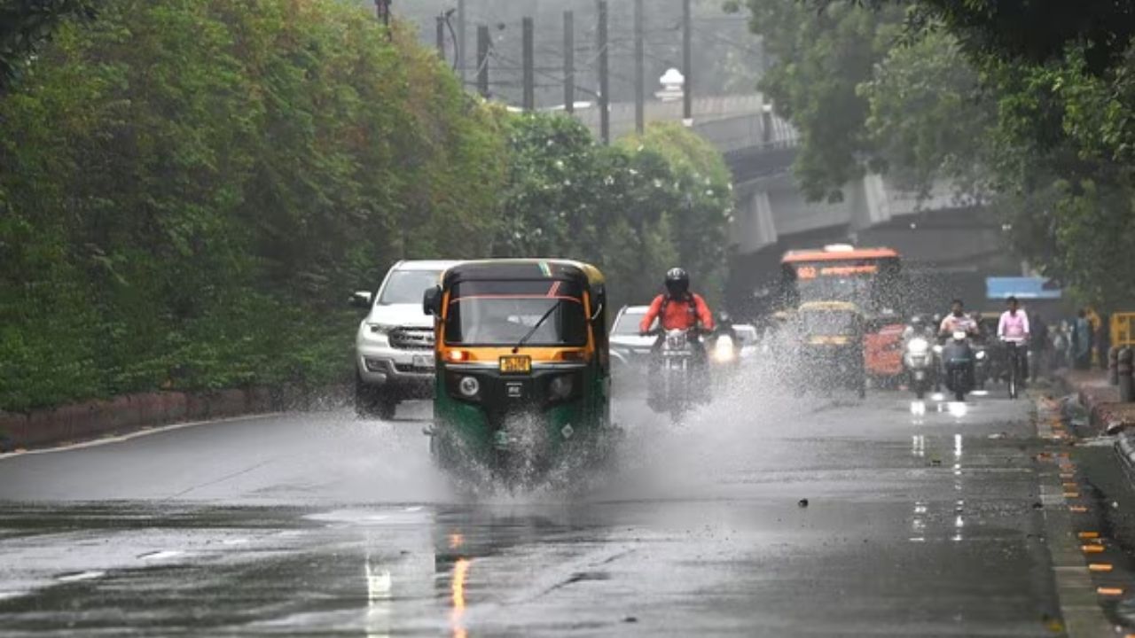Kal Ka Mausam 18 August: उत्तर से दक्षिण तक...अगले 18 घंटों में बरसेंगे बादल, इन 25 राज्यों के लिए अलर्ट जारी