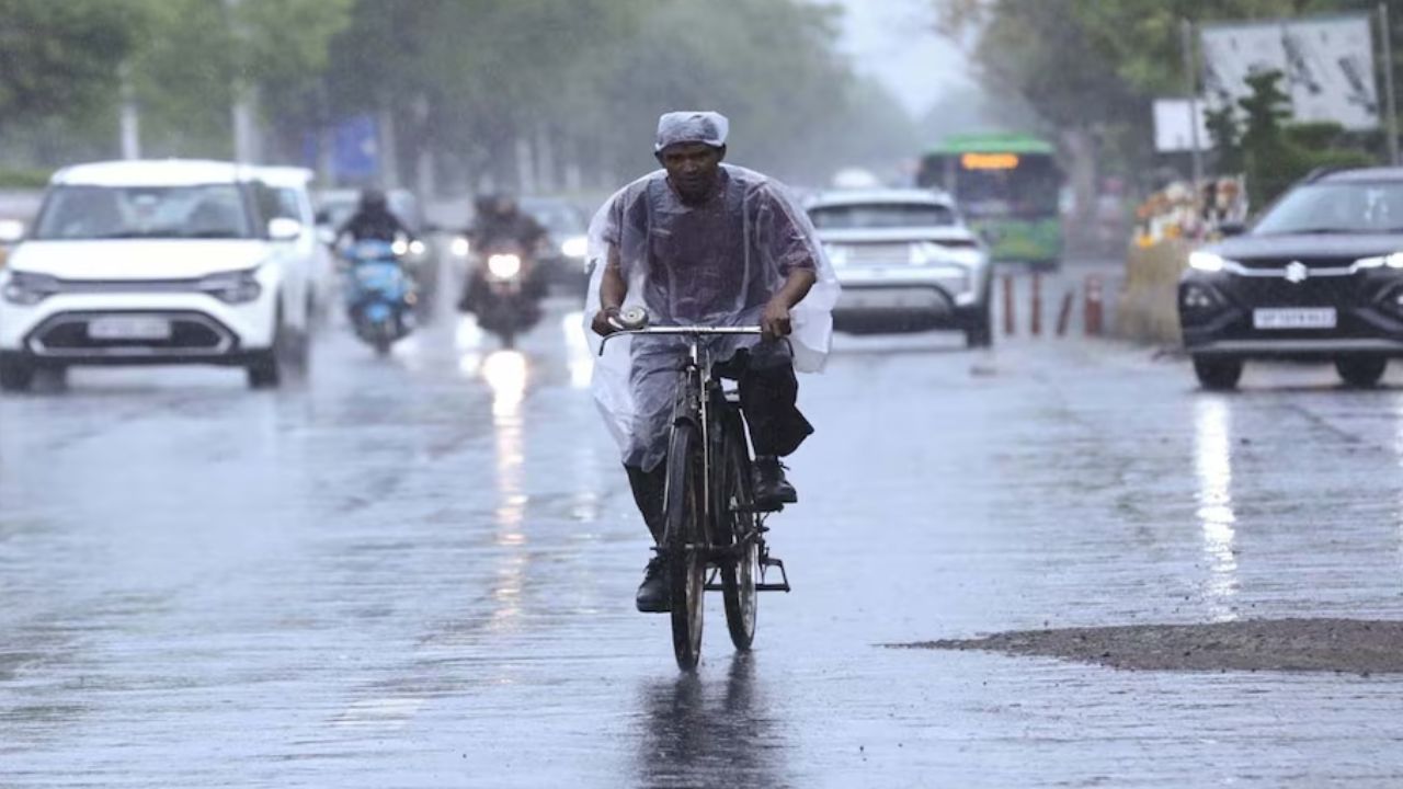 Kal Ka Mausam: 22 राज्यों में बारिश का अलर्ट, दिल्ली-हरियाणा में भी बरसेंगे बादल; यहां पढ़े 04 अगस्त का मौसम अपडेट