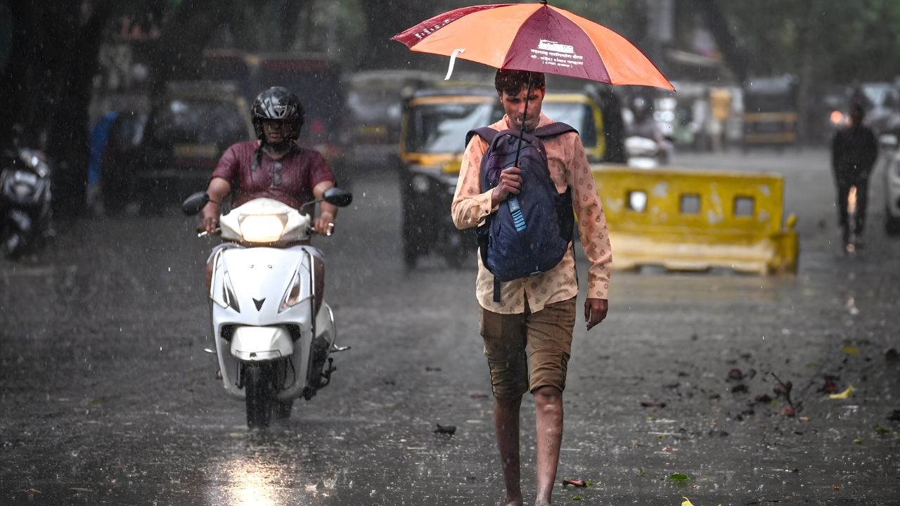 Kal Ka Mausam: 25 जुलाई के लिए IMD का अलर्ट, इन इलाकों में मंडरा रहा चक्रवाती तूफान का खतरा, यहां पढ़े मौसम अपडेट