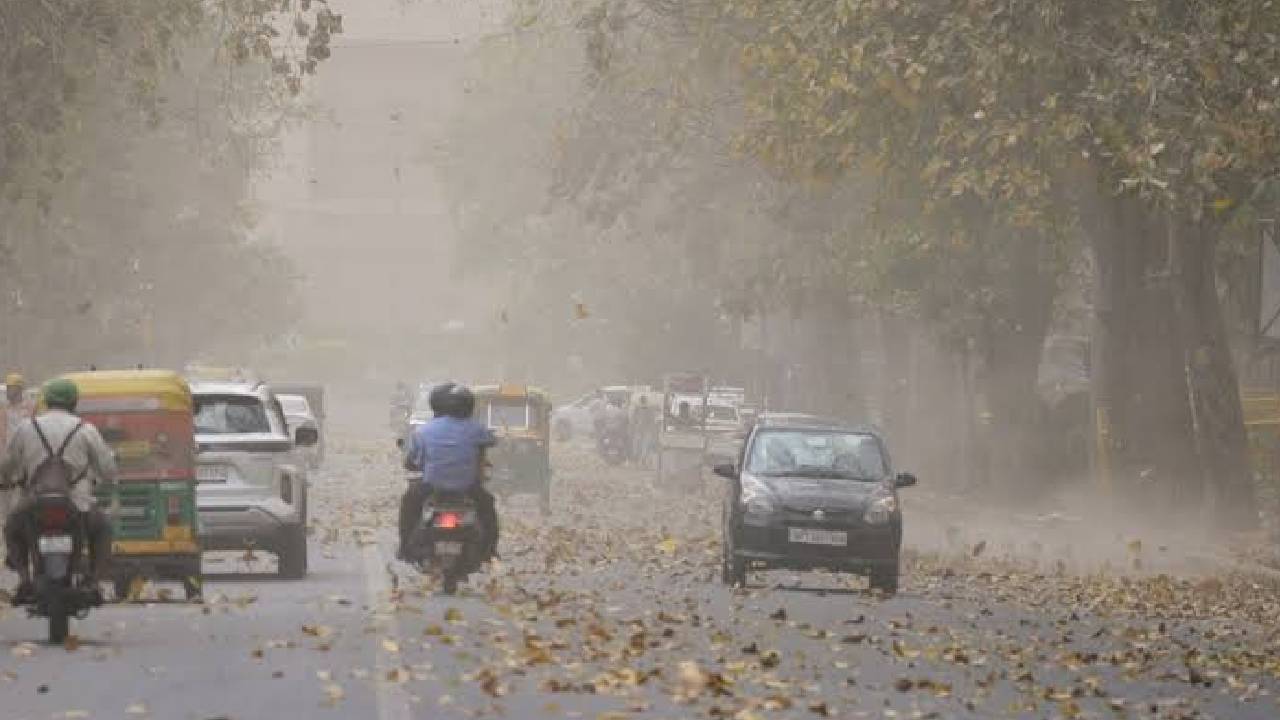 गहरे दबाव में बदला मानसूनी सिस्टम, 10 राज्यों में भारी बारिश का अलर्ट, तटीय इलाकों के लिए रेड अलर्ट जारी