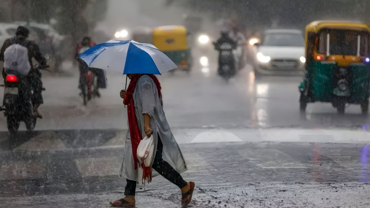 Kal Ka Mausam: UP-बिहार समेत इन राज्यों में दिखेगा मानसून का असर, दिल्ली में इस दिन बरसेंगे बादल; पढ़े वेदर अपडेट