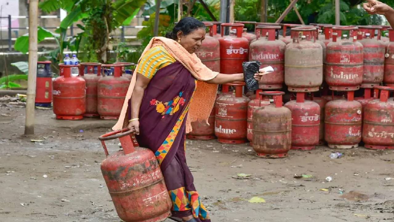 LPG Cylinder Rule: LPG सिलेंडर को लेकर बड़ा ऐलान, सरकार हर साल देगी 3 हजार रुपये