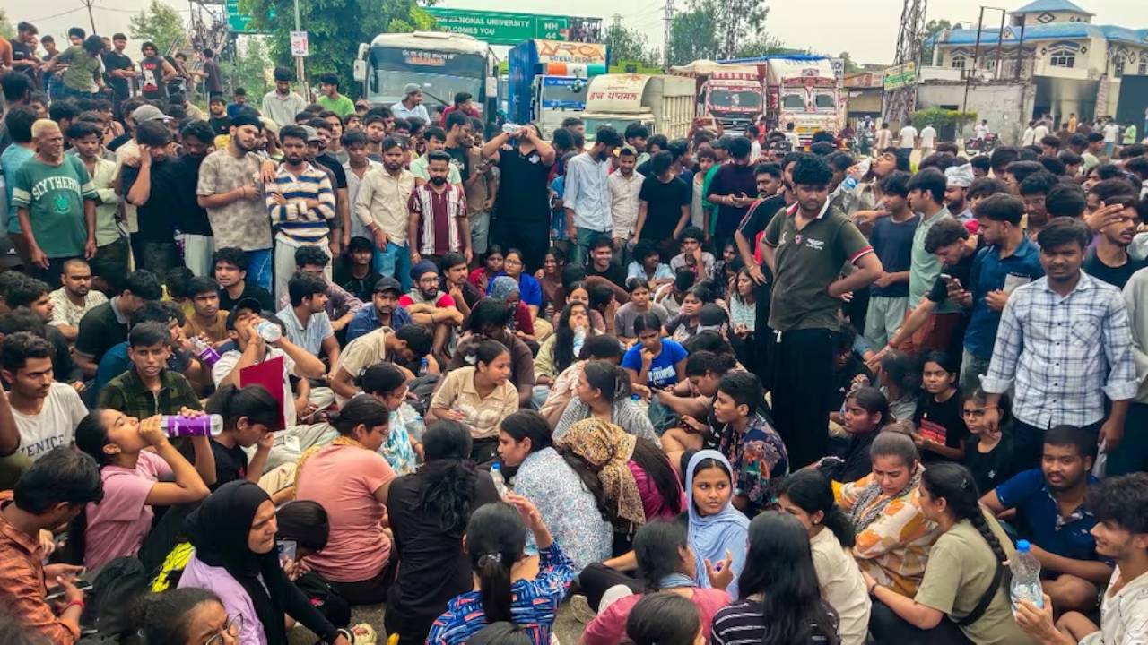 LPU में रातभर हंगामे के बाद 10 दिन No Classes, परीक्षाएं भी टलीं, परिसर में तोड़फोड़-आगजनी को छात्रों ने बताया भयानक