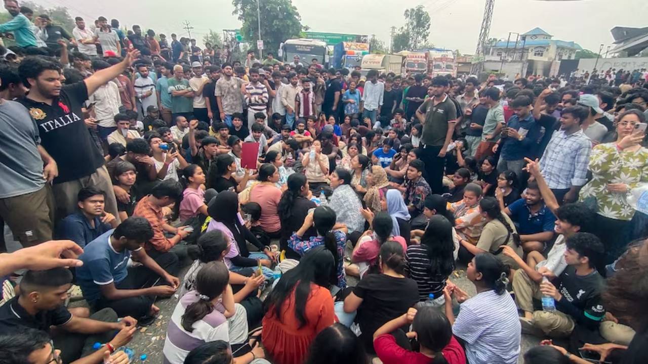 LPU हिंसा पर पंजाब पुलिस का एक्शन...नाबालिग समेत 9 गिरफ्तार, FIR में 20 नामजद; छात्रा से दुष्कर्म के दावों के बाद मचा था बवाल