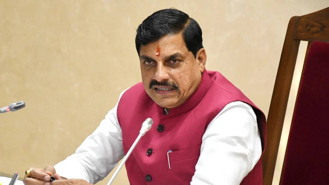 MP News: मध्य प्रदेश में नौकरी की बहार...CM मोहन यादव ने 20,000 नई भर्तियों का किया ऐलान, बांटे 954 अनुकंपा नियुक्ति पत्र