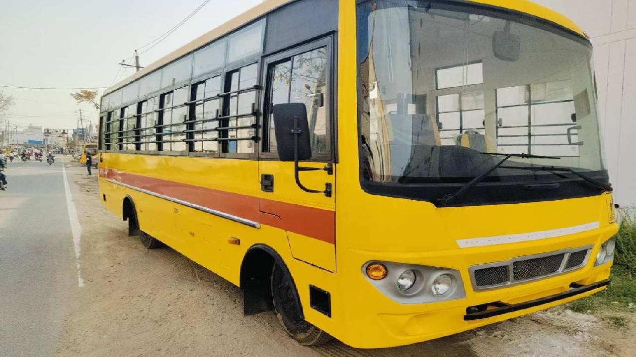 MP School Bus Firing: ग्वालियर में बच्चों से भरी स्कूल बस पर फायरिंग, कार हटाने को लेकर हुआ विवाद