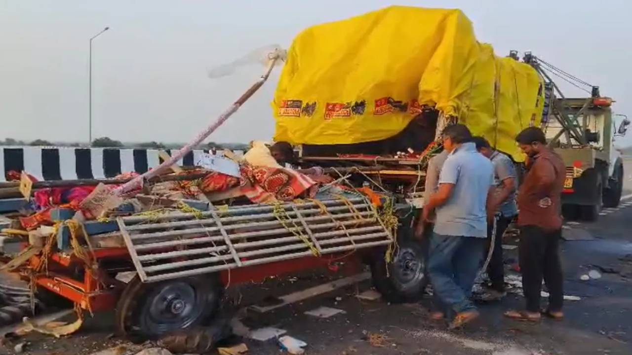 Maharashtra News: समृद्धि हाईवे पर  श्रद्धालुओं से भरी पिकअप वैन और ट्रक की जोरदार टक्कर, हादसे में 7 की मौत;  21 घायल