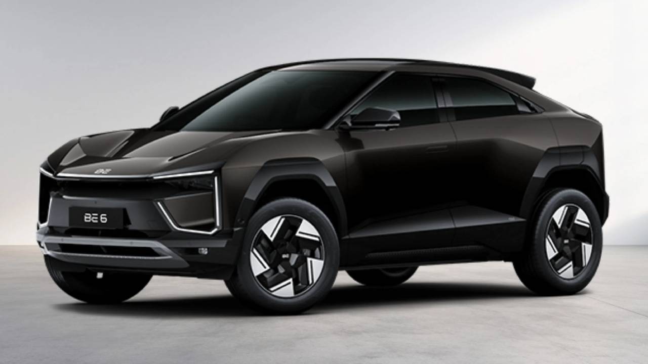 Mahindra ने MG का खेल किया खराब, 7-सीटर एसयूवी पर लाया ऐसा ऑफर, आप भी कहेंगे वाह!