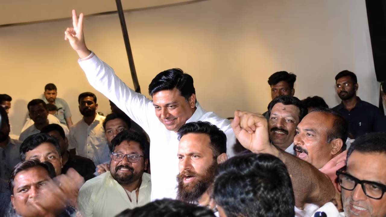 Nagpur MLC Election Result: RSS के गढ़ नागपुर में BJP को तगड़ा झटका, कौन हैं अभिजीत वंजारी? जिनकी जीत से कांग्रेस को मिली नई ताकत?
