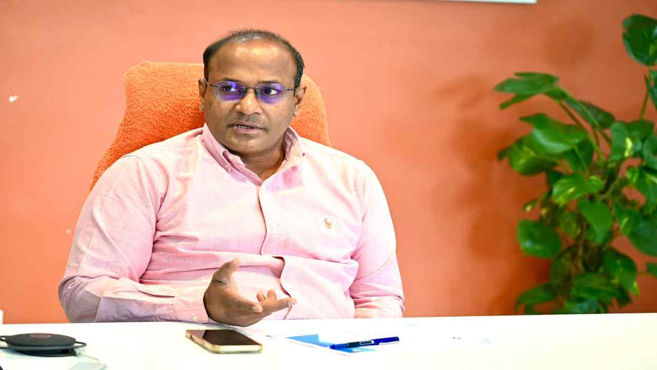 Uttarakhand News: SIR को लेकर मुख्य निर्वाचन अधिकारी की समीक्षा बैठक, जिलाधिकारियों को दिए सख्त निर्देश