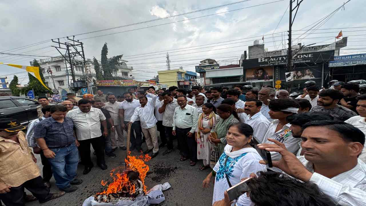 Uttarakhand News: ‘शुद्धिकरण’ को लेकर BJP पर भड़की कांग्रेस, वैभव वालिया ने लगाए गंभीर आरोप