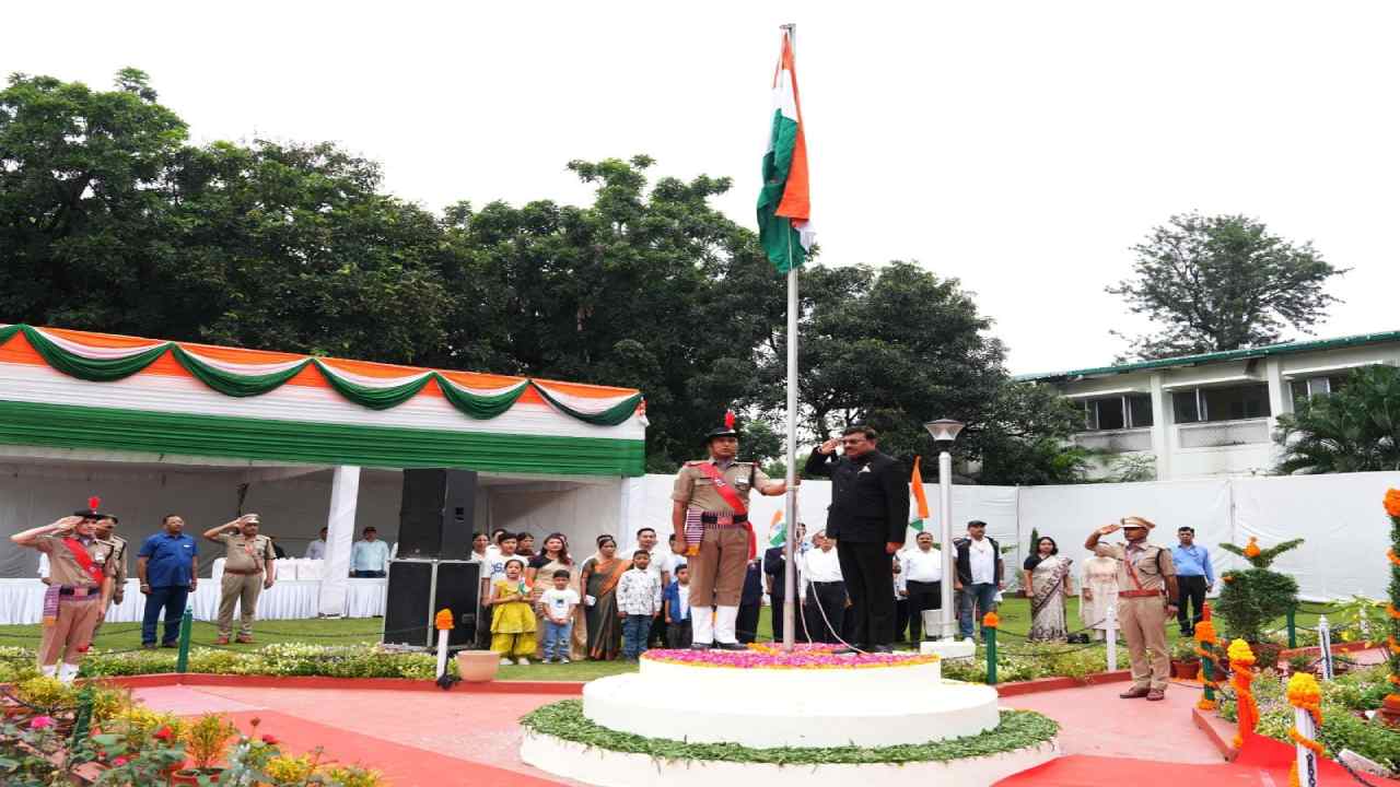 Uttarakhand News: स्वतंत्रता दिवस पर सुशासन का संकल्प, विकसित उत्तराखंड और हिमालय संरक्षण पर फोकस