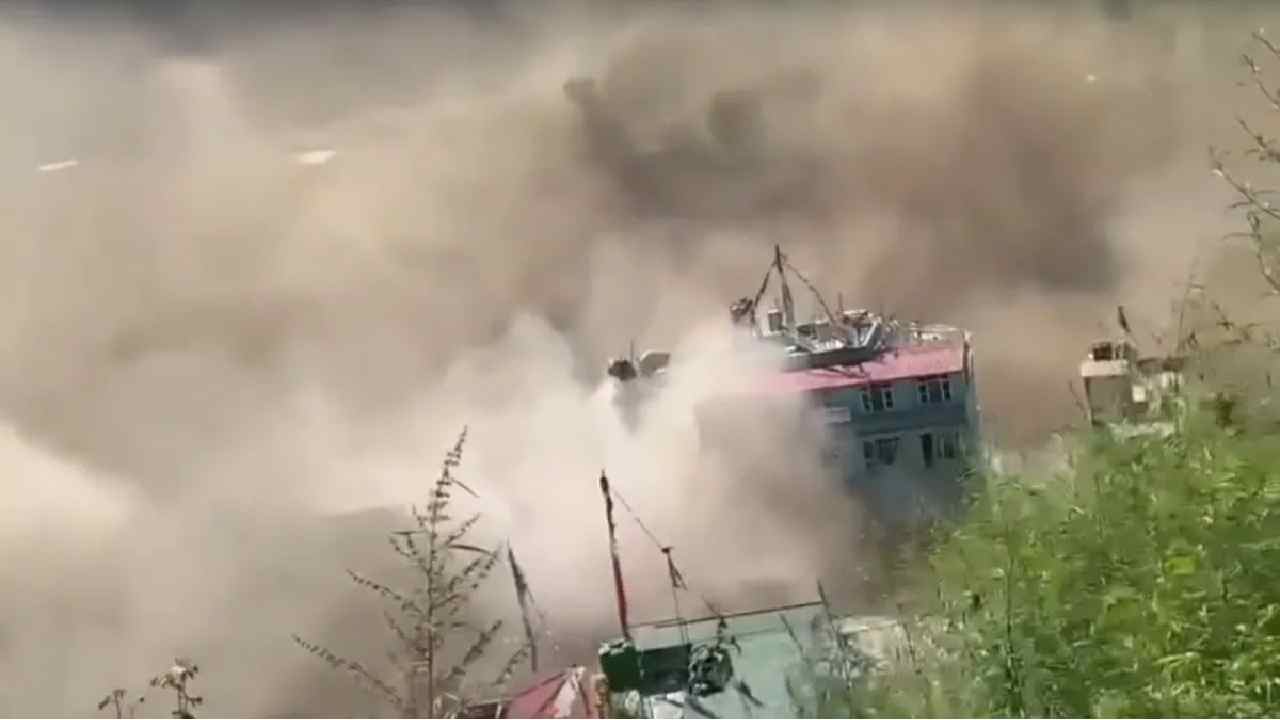 तिब्बत से आई बाढ़ ने नेपाल में लाई कयामत, पानी की तेज लहर में बहे  1000 लोग!
