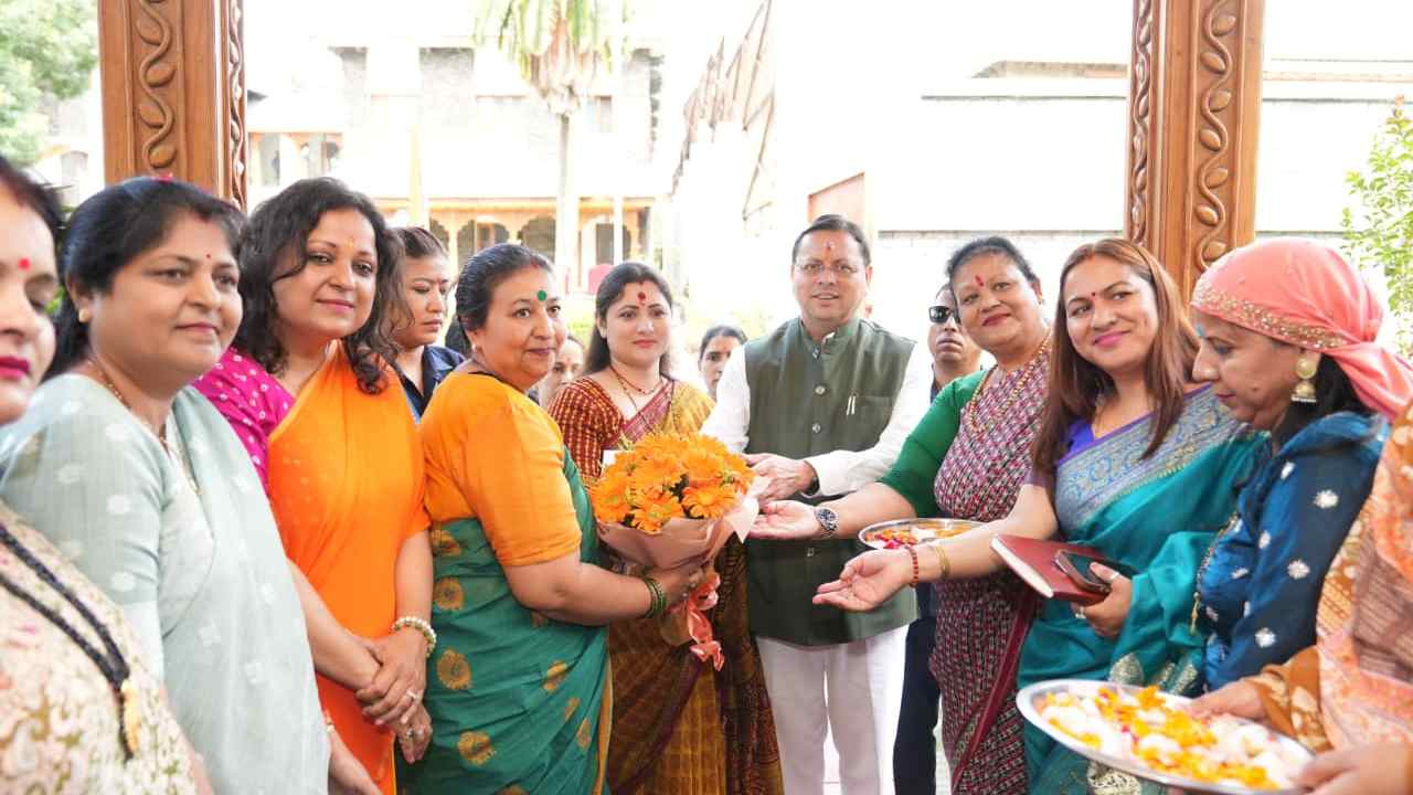 Uttrakhand News:सीएम धामी को प्रदेशभर से आई बहनों ने बांधा रक्षा सूत्र,मुख्यमंत्री ने रक्षाबंधन की दी शुभकामनाएं