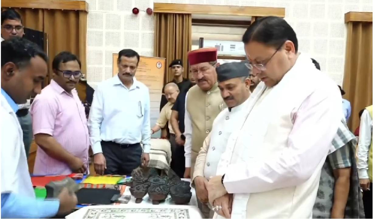 Uttrakhand News: हथकरघा दिवस समारोह में शामिल हुए सीएम धामी, वोकल फॉर लोकल को दिया गया प्रोत्साहन