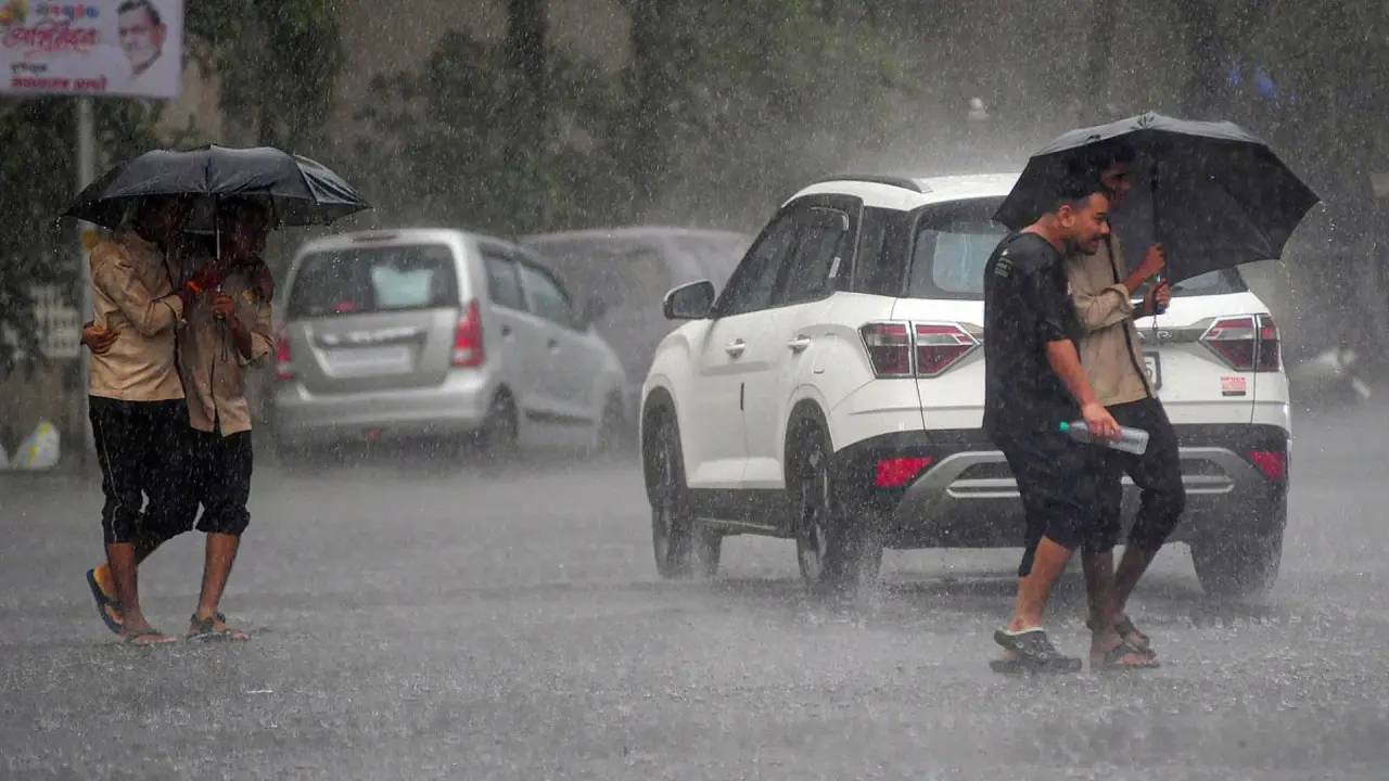 Kal Ka Mausam 10 October 2026: दिल्ली-UP-बिहार समेत कई राज्यों में बारिश के आसार, दक्षिण भारत में चेतावनी जारी