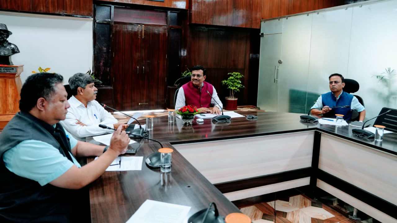 Uttarakhand News: उत्तराखंड में योजनाओं की जमीनी हकीकत पर फोकस, मुख्य सचिव ने 25 बिंदु कार्यक्रम की समीक्षा की