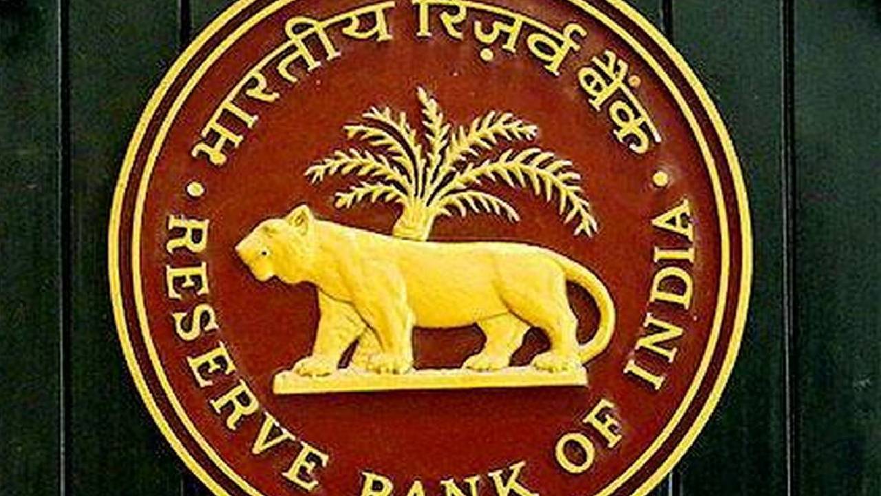 RBI का रुपये को संभालने के लिए बड़ा कदम, 3 सरकारी तेल कंपनियों को मिलेगी स्पेशल डॉलर विंडो