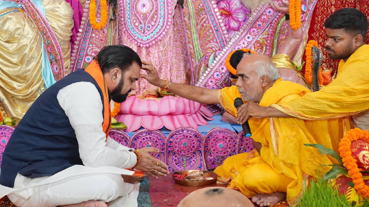 महासप्तमी पर मां दुर्गा के दरबार पहुंचे CM सम्राट चौधरी, बिहार की सुख-शांति और समृद्धि की कामना की
