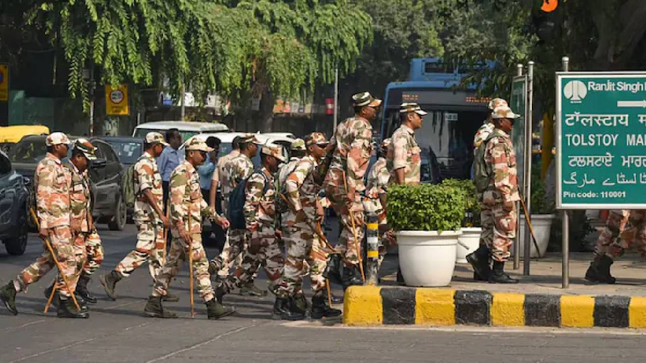 Delhi Protest: दिल्ली में एक महीने और तैनात रहेंगे 20 हजार अर्धसैनिक जवान, राहुल गांधी की याचिका पर SC में सुनवाई