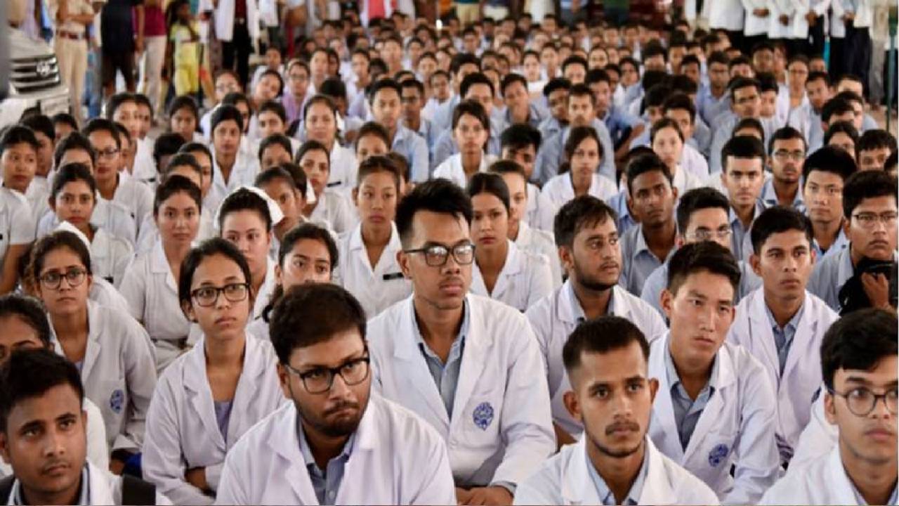 MBBS छात्रों को NMC की बड़ी राहत, फर्स्ट ईयर परीक्षा पास करने के लिए मिलेगा 5वां मौका