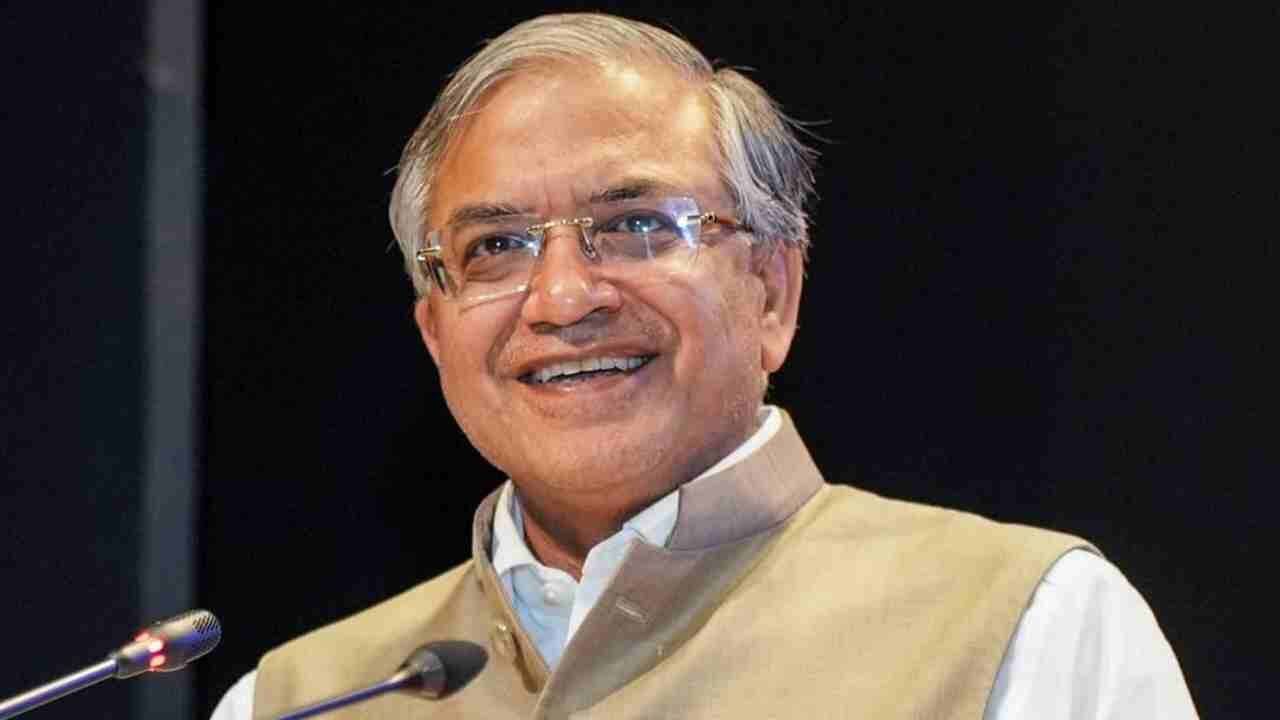 Election Commission: ज्ञानेश कुमार के समर्थन में उतरे 124 पूर्व IAS-IFS अधिकारी, SIR और चुनाव आयोग का किया बचाव