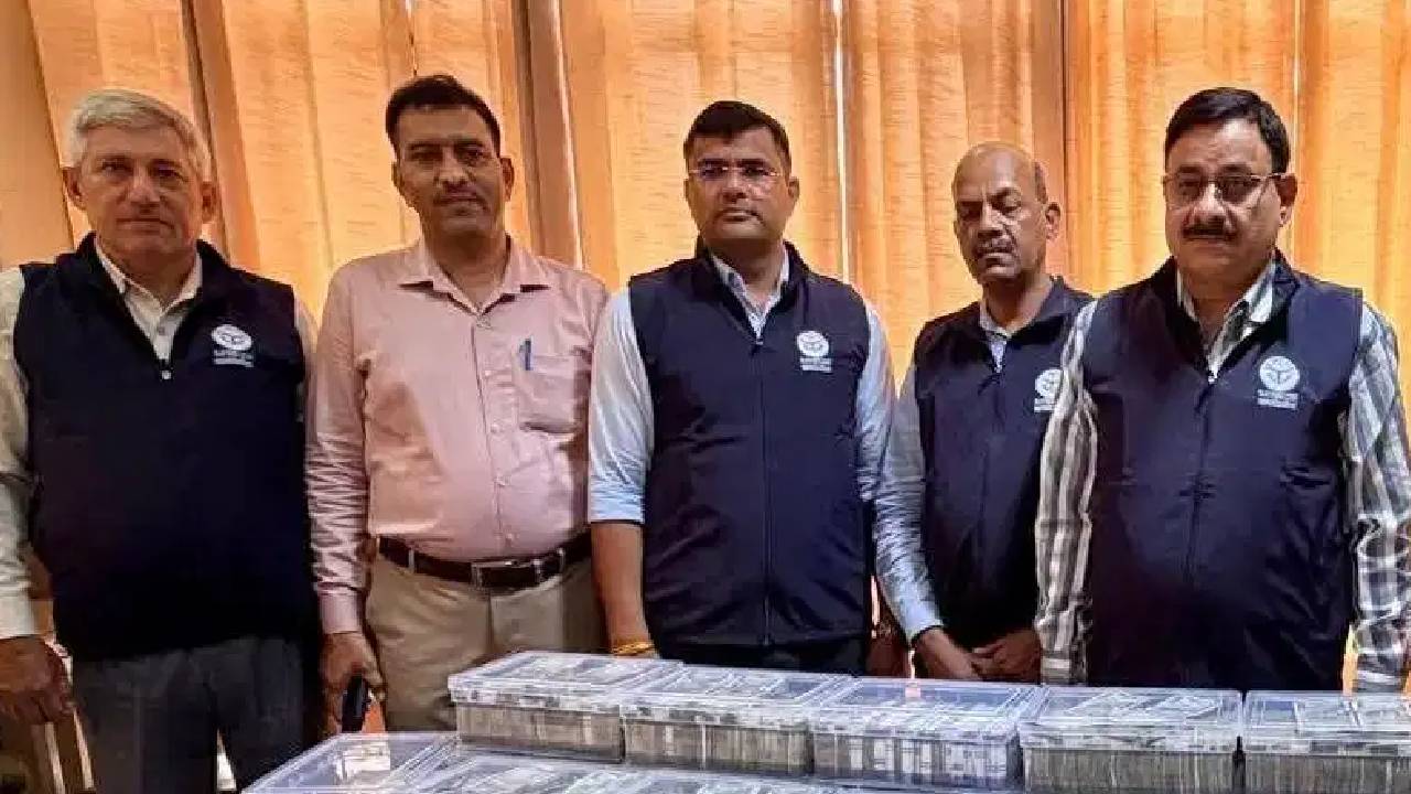 13 किलो सोना, 9 किलो चांदी, 1.62 करोड़ कैश...लखनऊ में पूर्व ARTO की अकूत संपत्ति देख अधिकारी हुए हैरान!