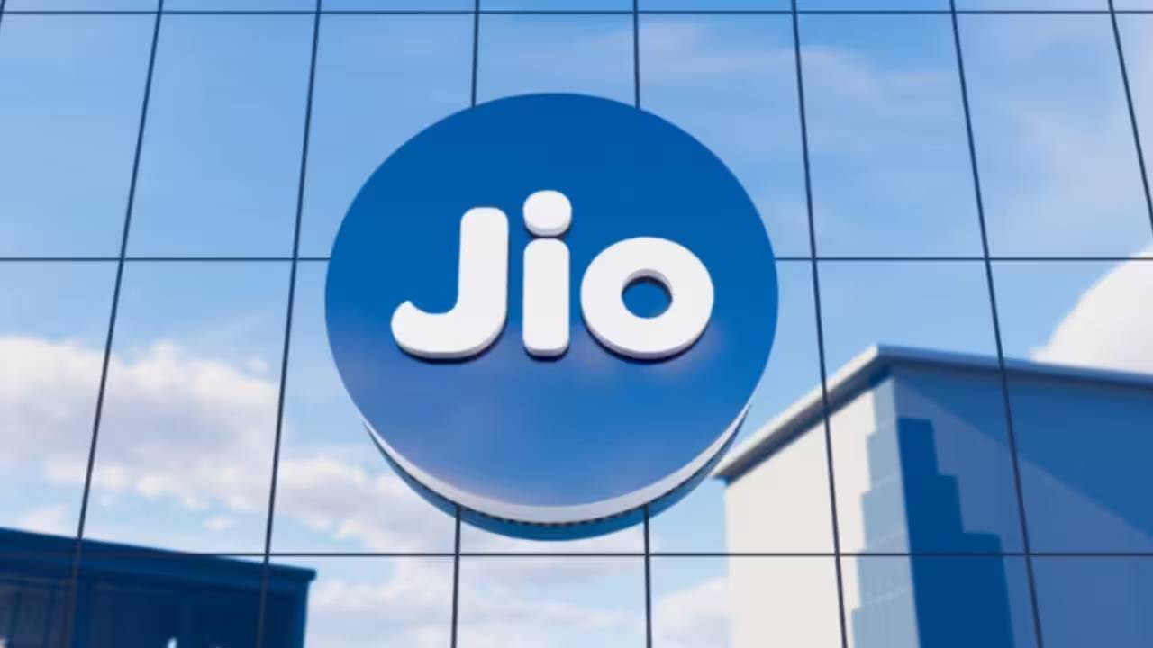 Jio Platforms IPO: खुलते ही संस्थागत निवेशकों में मची होड़, QIB कैटेगरी फुल सब्सक्राइब; रिटेल निवेशकों का क्या है हाल?