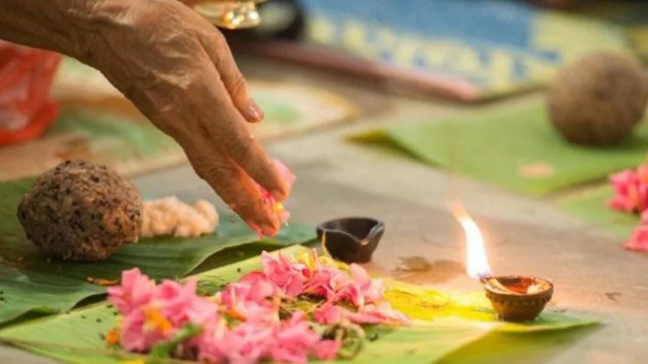 Pitru Paksha 2026: नए कपड़े-कार-घर...पितृपक्ष के दौरान खरीदें या नहीं? यहां देखें खरीदारी की पूरी लिस्ट
