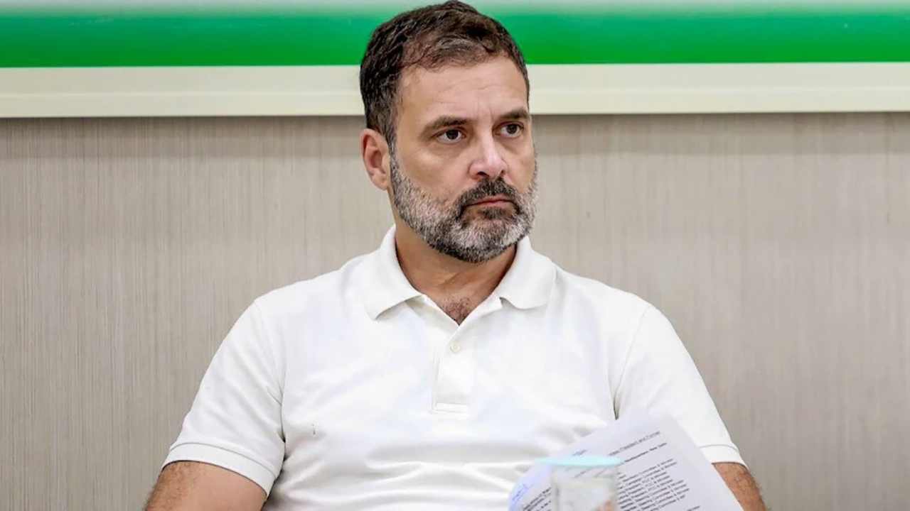 Political News: राहुल गांधी ने फिर उठाया Form 6 का मुद्दा, CEC ज्ञानेश कुमार पर लगाए गंभीर आरोप
