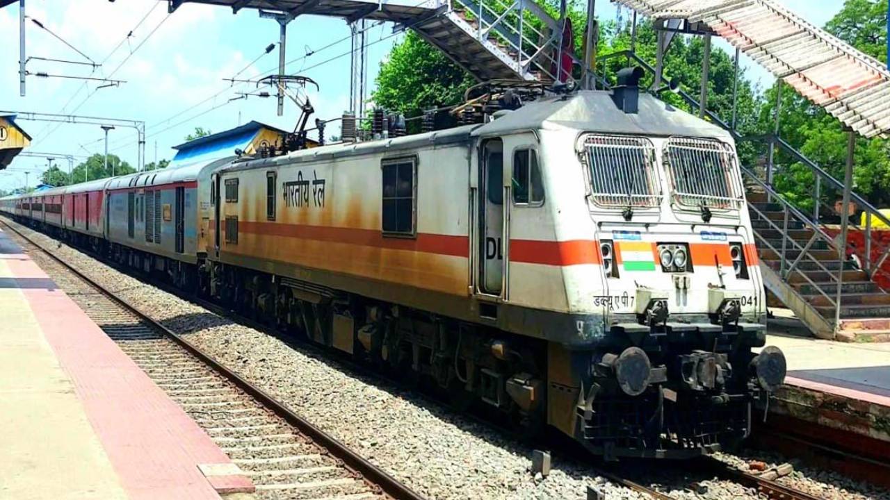RRB NTPC Graduate Recruitment 2026: रेलवे में काम करने का बड़ा मौका...RRB ने 3,477 पदों के लिए निकाली बंपर भर्ती; इस दिन से कर सकेंगे अप्लाई