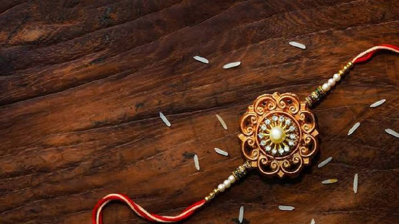 Raksha Bandhan 2026: क्या रक्षाबंधन पर है भद्रा का साया? जानें राखी बांधने का शुभ मुहूर्त