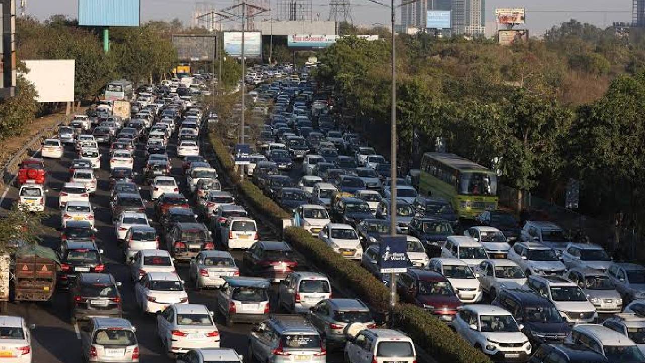 Traffic Advisory: दिल्ली-नोएडा और ग्रेटर नोएडा जाने वाले ध्यान दें, आज कई रास्तों पर रहेगा डायवर्जन