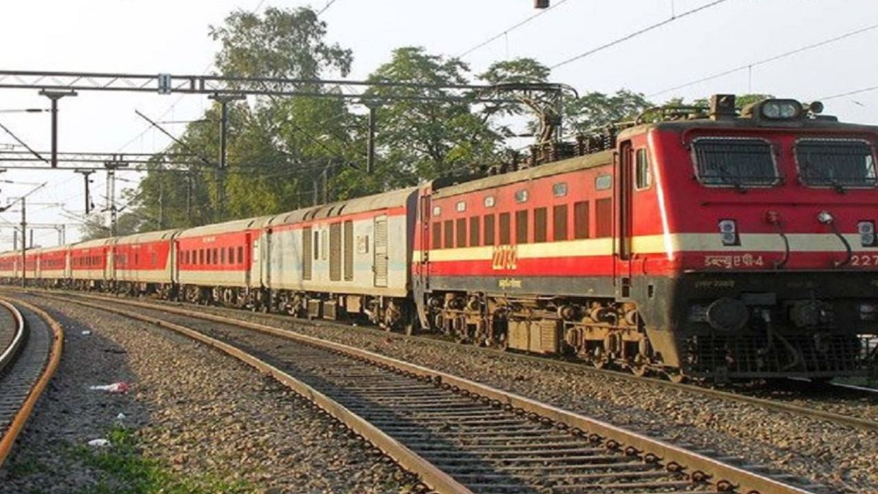 रेल यात्रियों के लिए बड़ी खबर...21 सितंबर से 4 अक्टूबर तक 845 ट्रेनें होंगी प्रभावित, कई रद्द और कई के बदले रास्ते