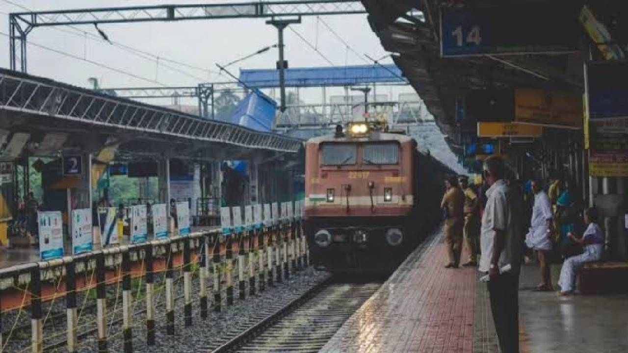 दिल्ली में प्रदर्शन का दिखा असर...रेलवे ने रद्द कीं 245 ट्रेनें, राजधानी और शताब्दी एक्सप्रेस भी प्रभावित