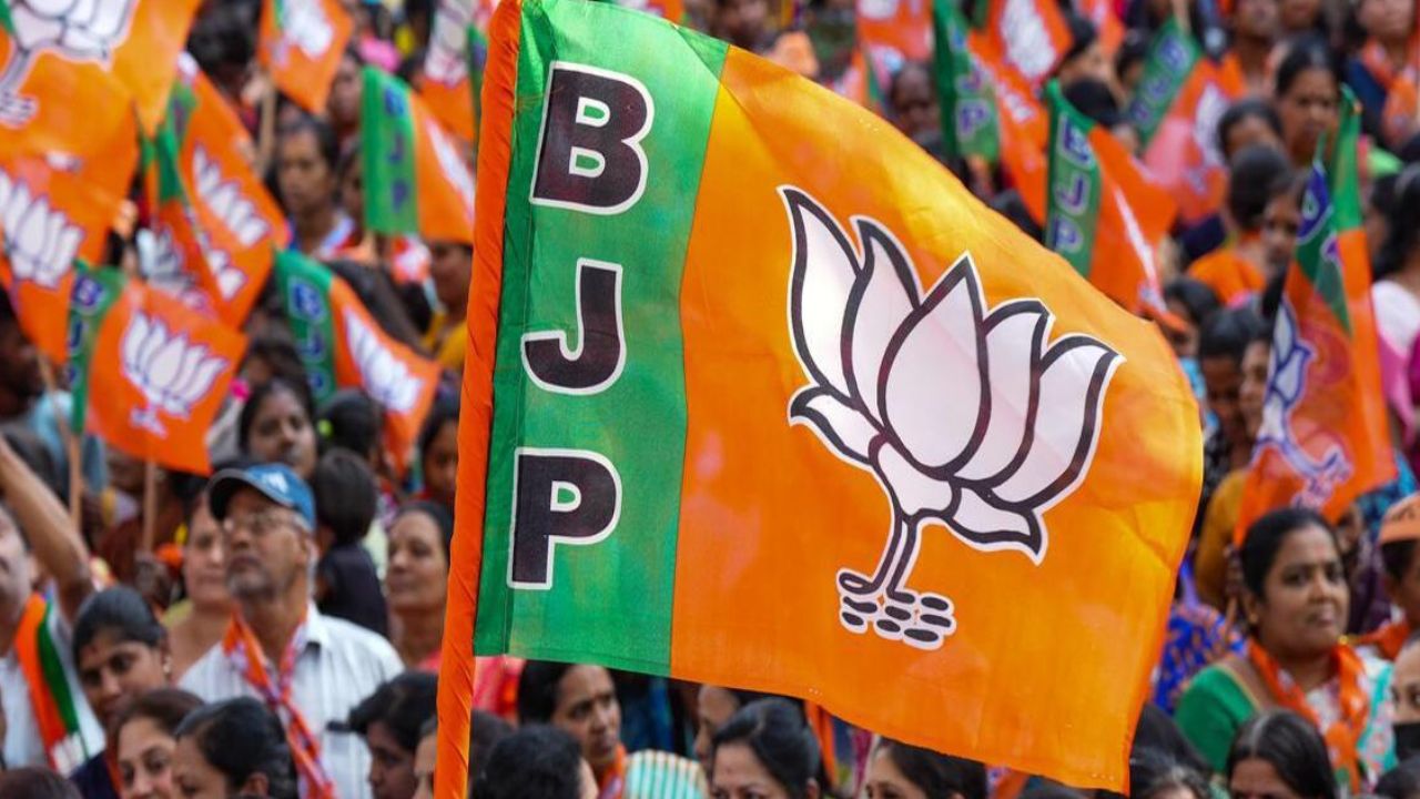 यूपी चुनाव से पहले BJP ने कसी कमर, क्षेत्र और मोर्चों के प्रभारियों का किया ऐलान