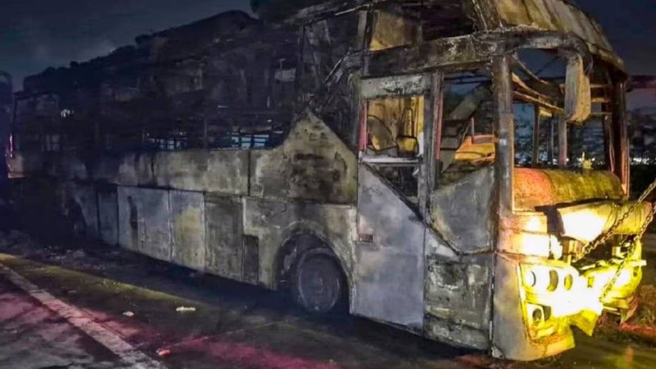 UP News: 6 राज्यों से निकला 1 बस का कनेक्शन, यमुना एक्सप्रेसवे पर हुए बस हादसे की खुली पोल; पुलिस ने दिया फर्जीवाड़ा का सबूत