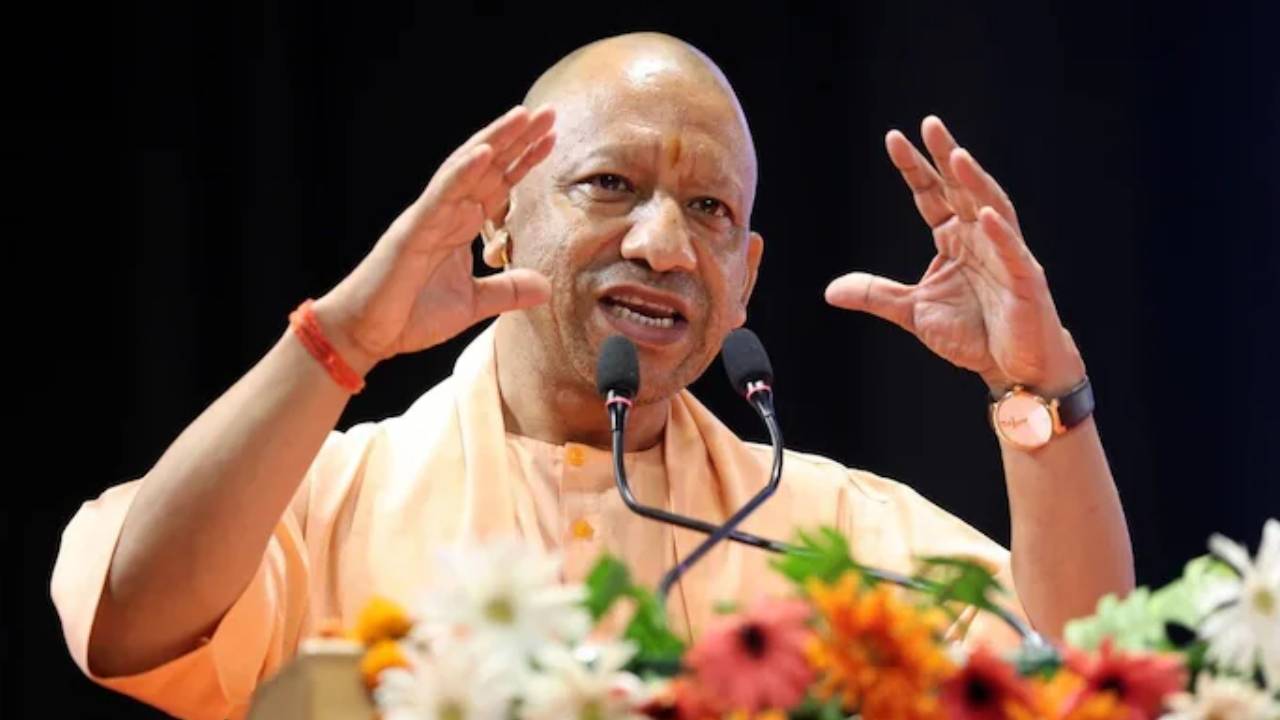 UP News: अब इलाज होगा कैशलेस...शिक्षकों और आंगनवाड़ी परिवारों के लिए 5 लाख का मुफ्त स्वास्थ्य बीमा, CM योगी का ऐलान