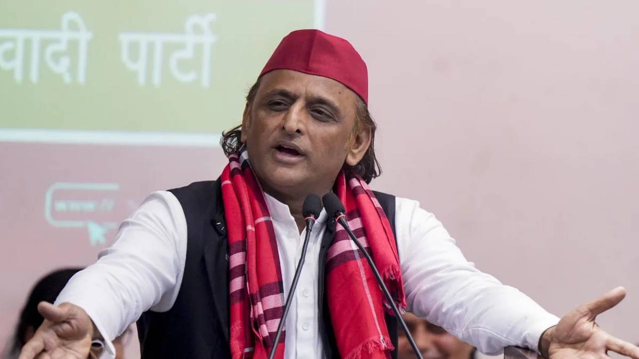 UP News: 'एक पल की चूक भी न करें...'यूपी MLC वोट काउंटिंग के बीच सपा कार्यकर्ताओं से बोले अखिलेश यादव, सतर्क रहने की दी नसीहत