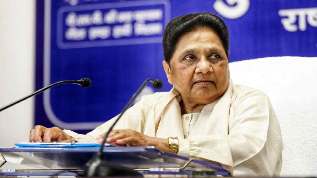 UP News: मायावती ने अखिलेश के PDA फॉर्मूले पर उठाए सवाल, सपा को बताया ‘गिरगिट’