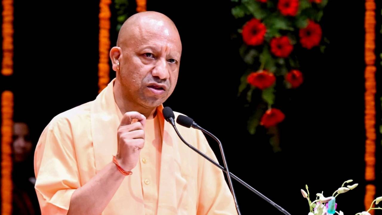 UP News: 'शहर से दूरी अब शिक्षा में नहीं बनेगी बाधा', योगी सरकार ने ग्राम पंचायतों में 'डिजिटल लाइब्रेरी' पहल को दिया विस्तार