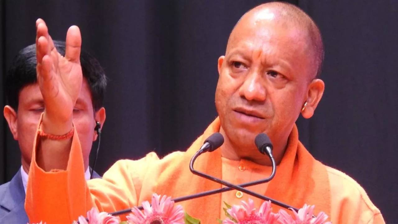 UP News: सिर पर नहीं थी छत, अब मिला पक्का घर, कांशी राम आवास योजना से दिव्यांग परिवार को राहत; पेंशन और शिक्षा का भी मिला लाभ