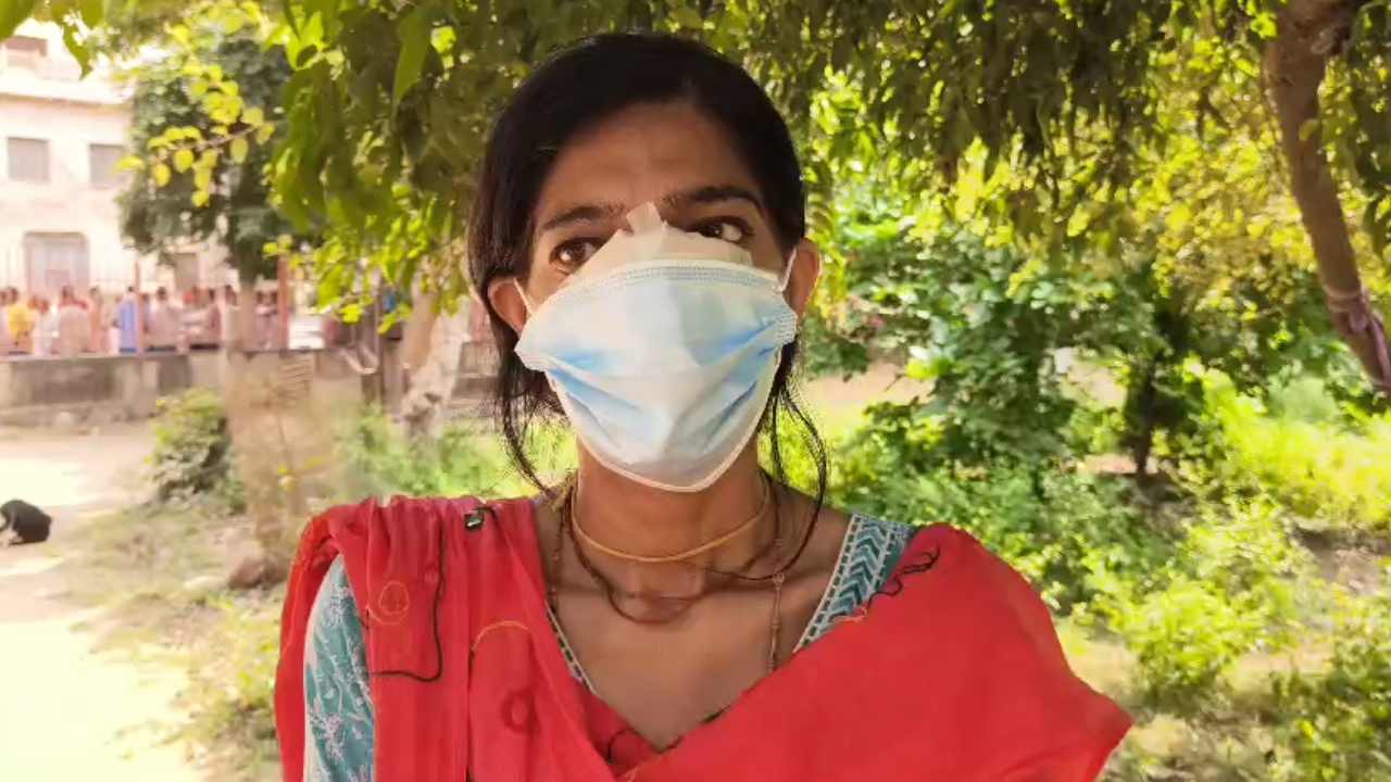 UP News: मथुरा में महिला श्रद्धालु से बदसलूकी, विरोध पर मारपीट और लूट का आरोप