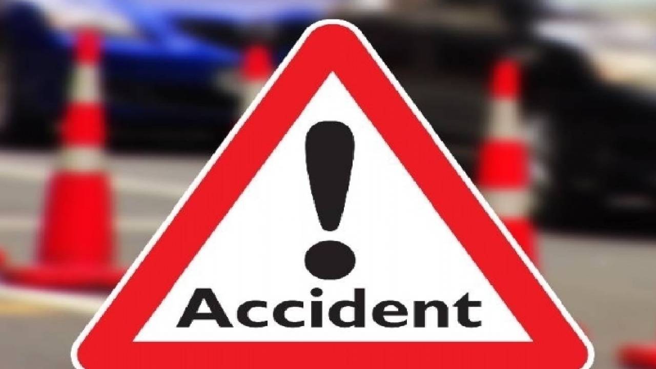 UP Road Accident: आजमगढ़ में तेज रफ्तार कार पेड़ से टकराकर पलटी, 3 युवकों की मौत; 6 गंभीर र घायल