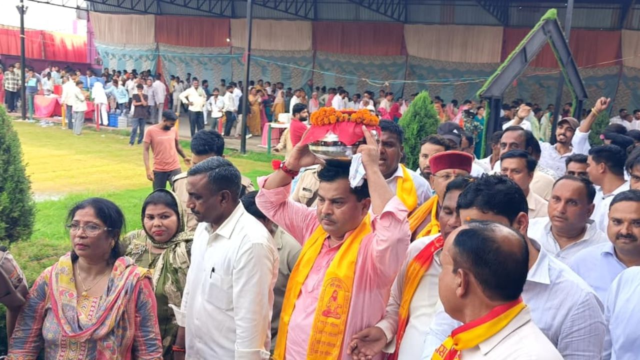 Uttarakhand News: गुरु रविदास की 650वीं जयंती पर रुड़की में भव्य आयोजन, दीप प्रज्वलन के बाद निकाली गई ‘कलश वंदन यात्रा’