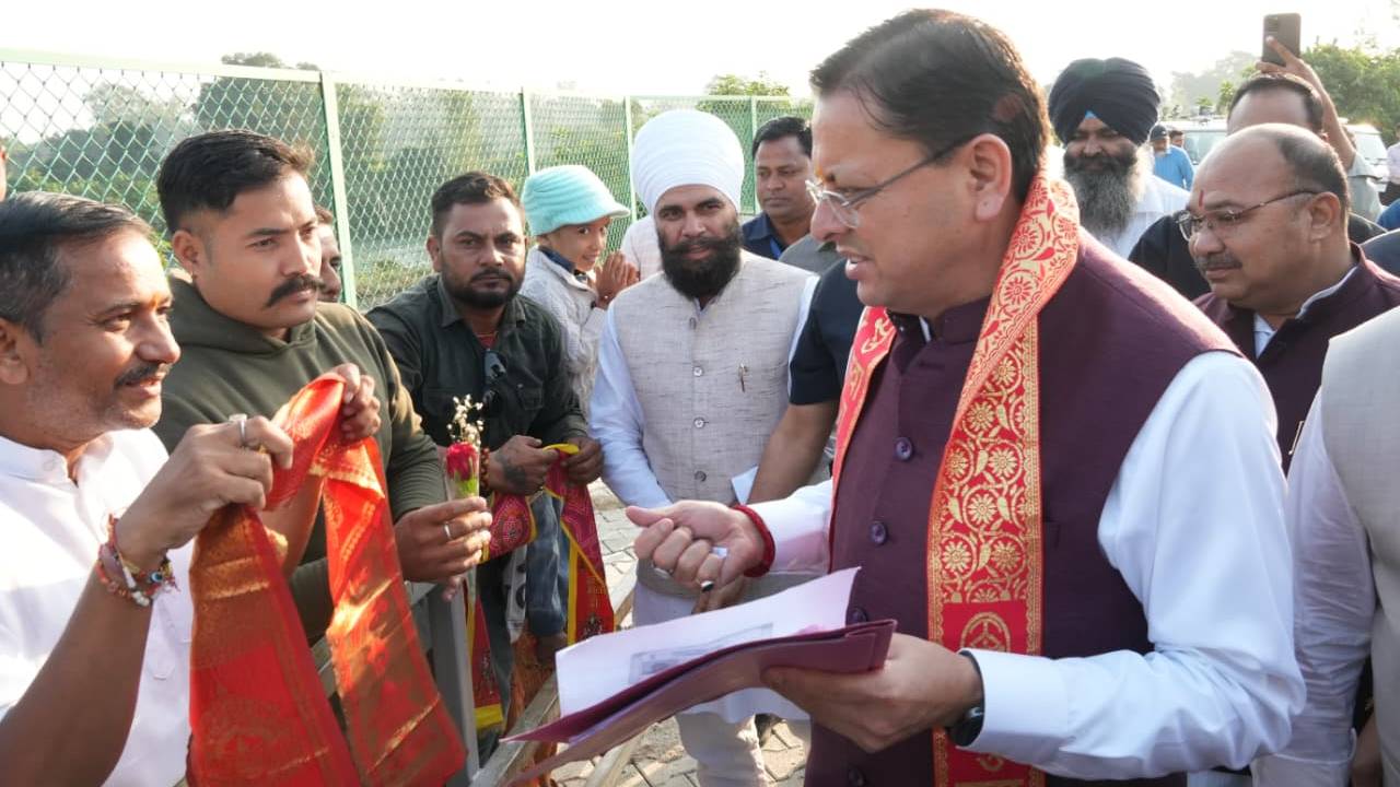 Uttarakhand News: CM धामी ने खटीमा में आमजन की समस्याएं सुनीं, अधिकारियों को संवेदनशीलता और तत्परता से काम करने के दिए निर्देश