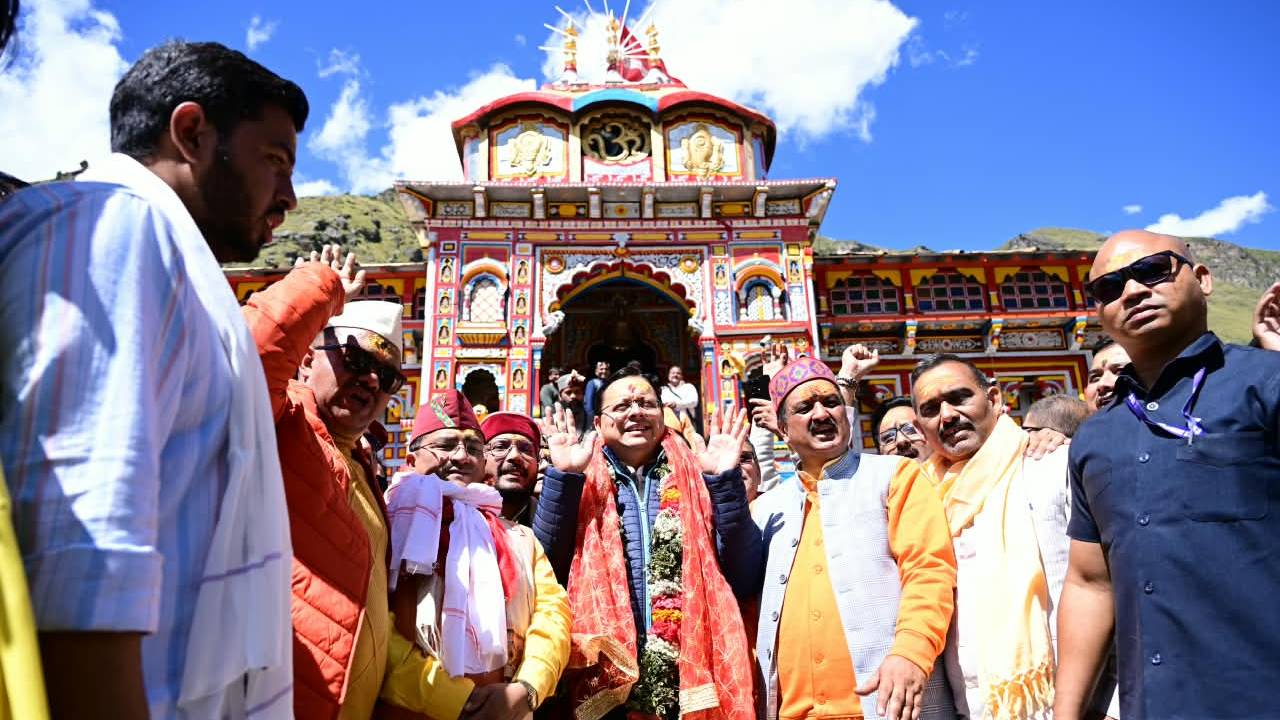 Uttarakhand News: CM पुष्कर सिंह धामी ने श्री बद्रीनाथ में दर्शन किए, पूजा-अर्चना कर मास्टर प्लान के कार्यों का लिया जायजा