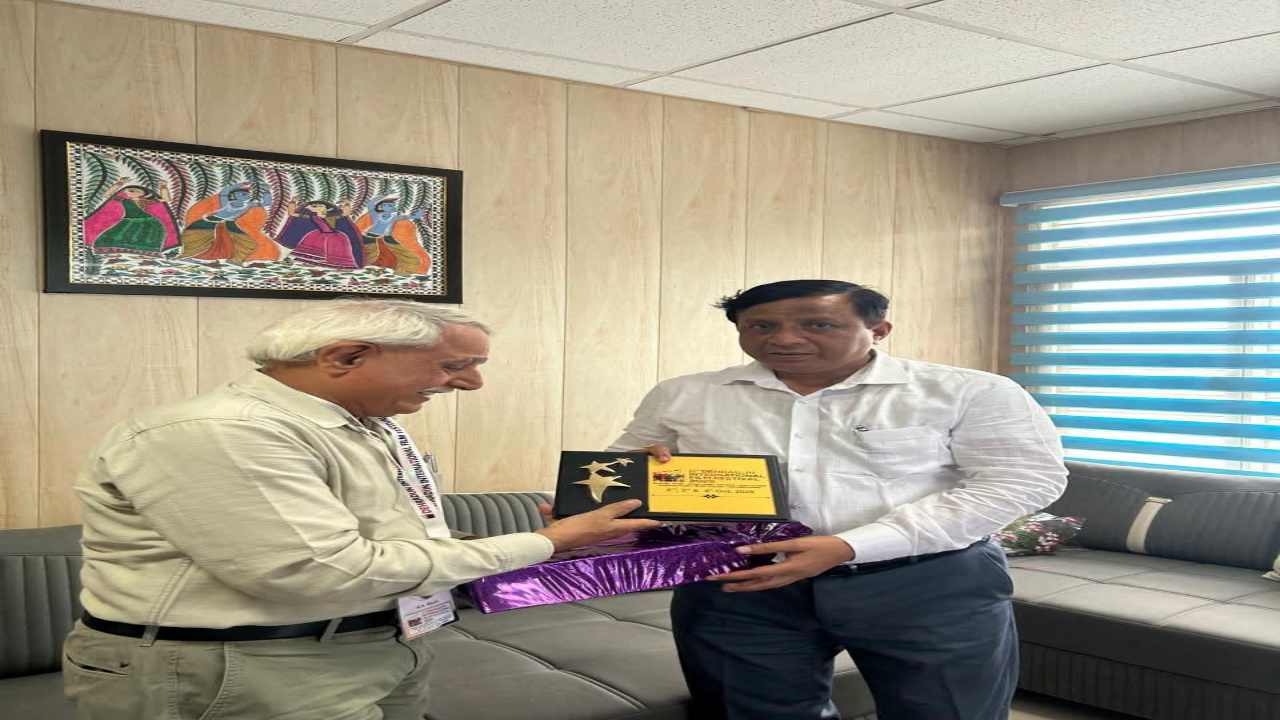 Uttarakhand News: उत्तराखंड बनेगा फिल्म डेस्टिनेशन, बंशीधर तिवारी से फिल्म फेस्टिवल प्रतिनिधि की मुलाकात